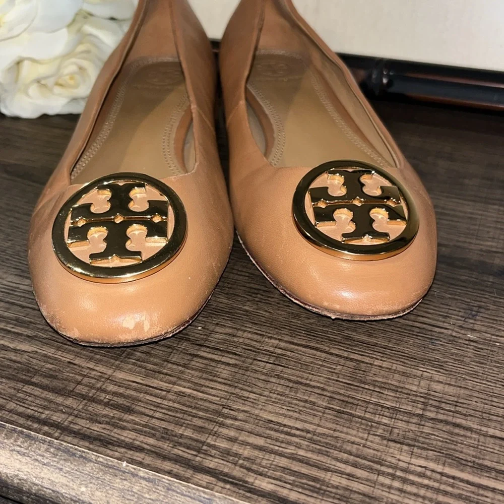 Tory Burch Chelsea Caramel Tan Leather Pump Block Heel Gold Logo Sz 7 EUC